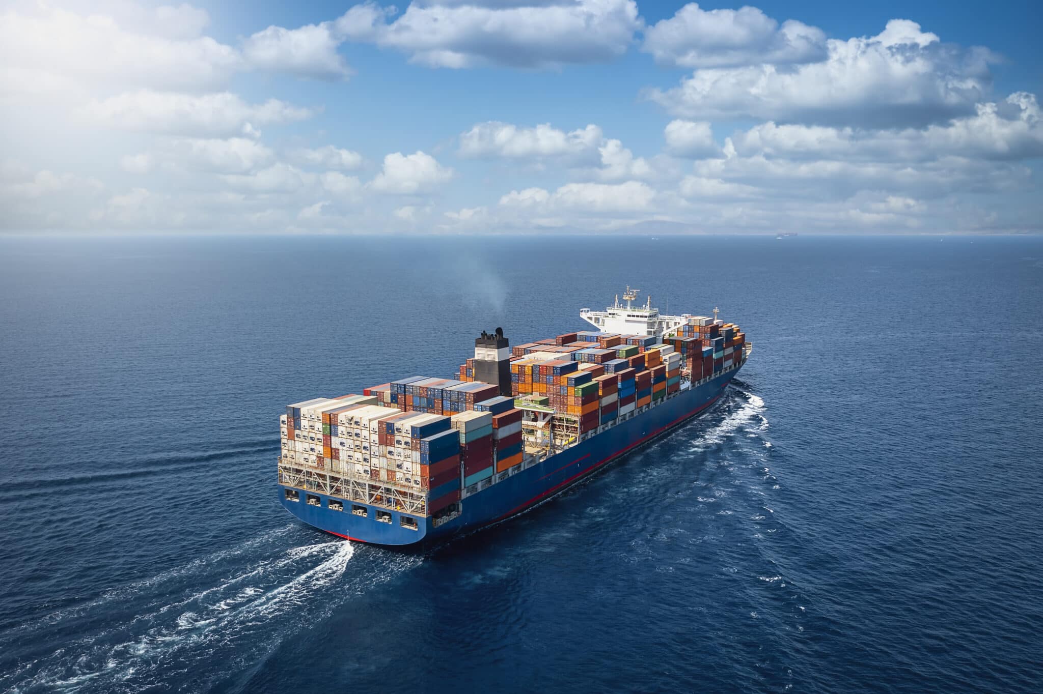 Containerskib på international rute fra Kina